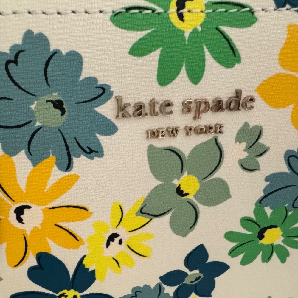 Kate Spade Daisy Blue, Yellow Green Daisies Purse makeup pouch & Matching Wallet - Picture 2 of 5